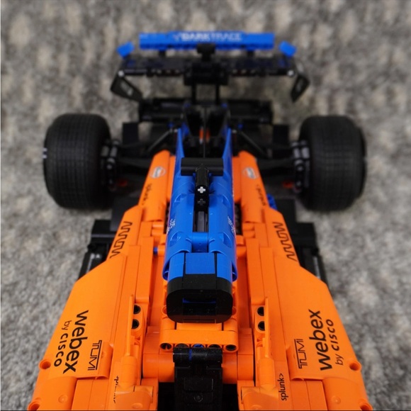 LEGO Technic Race Set 42141 McLaren Formula 1 Team 2022 Race Car W/ Box & Manual - Picture 9 of 15